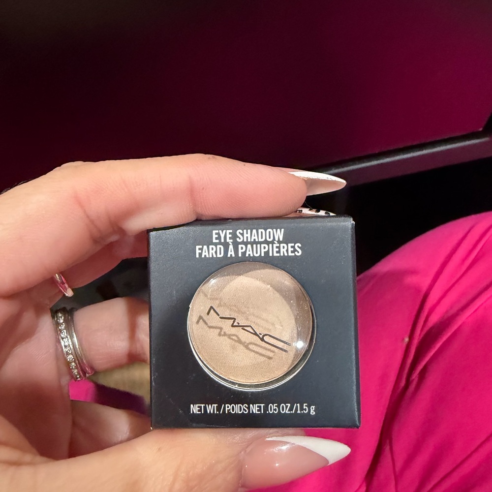 🤩🤩 BNIB Mac single pot eyeshadow in satin Brulee - Picture 3 of 5